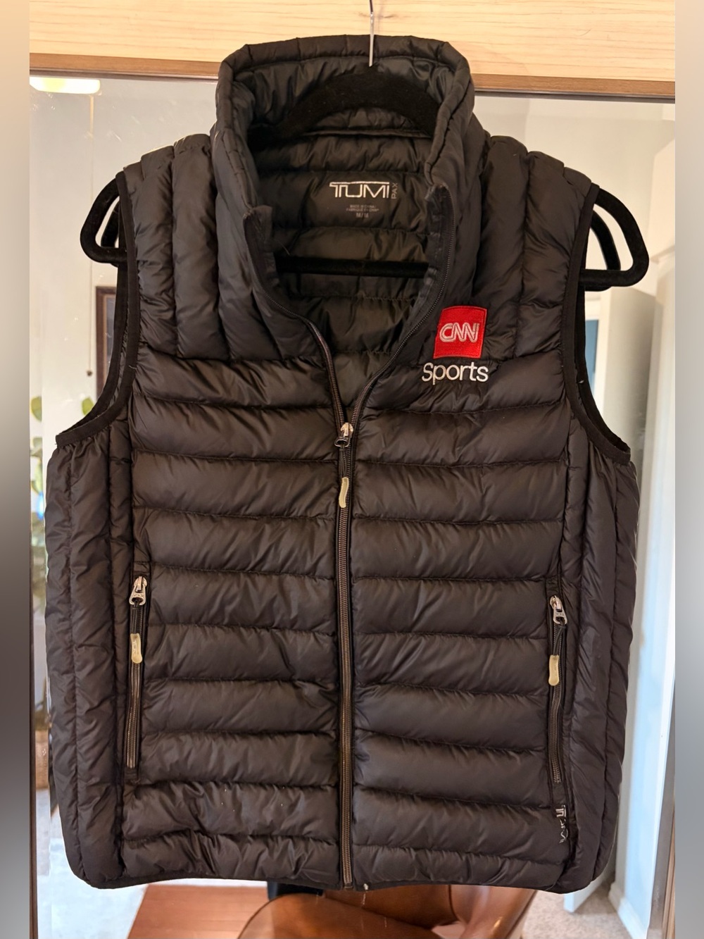 Tumi Pax Unisex Medium Zipper Puffer Vest Goose Down Travel Packable Pillow Sz M